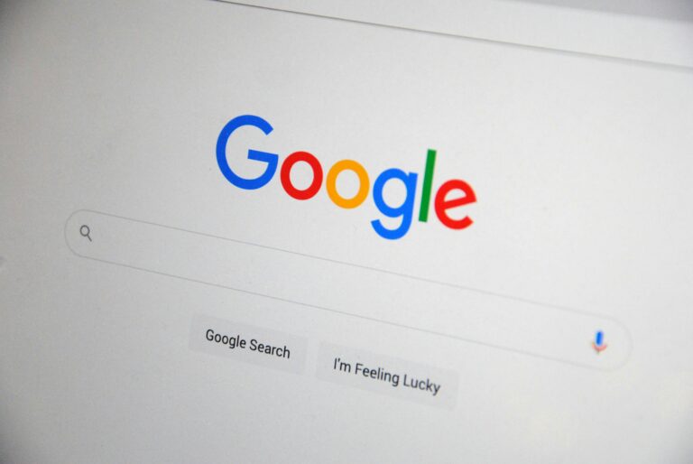 Fotografía del navegador de internet en la página de Google - Alvaro Blanco